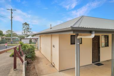 Studio Leased - QLD - Newtown - 4350 - Modern Studio Close to the City  (Image 2)