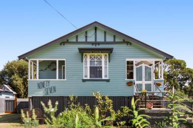 House For Sale - QLD - Warwick - 4370 - Timeless Queenslander with beauty and charm  (Image 2)