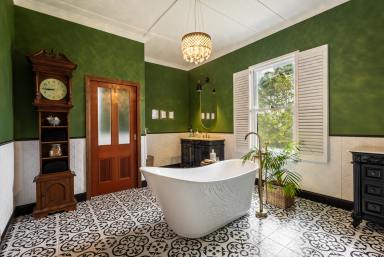 House For Sale - QLD - Middle Ridge - 4350 - Historic Charm & Beauty Perched on Prime Escarpment Location  (Image 2)