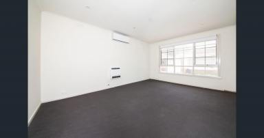 Apartment For Lease - VIC - Parkdale - 3195 - MODERN UNIT |LIFESTYLE OF CONVENIENCE |PEACEFUL & QUIET.  (Image 2)