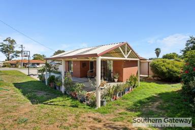 House For Sale - WA - Parmelia - 6167 - COMFORT, SPACE & CONVENIENCE ON A CORNER BLOCK  (Image 2)