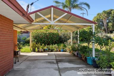 House For Sale - WA - Parmelia - 6167 - COMFORT, SPACE & CONVENIENCE ON A CORNER BLOCK  (Image 2)