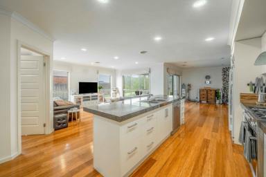 House For Sale - VIC - Portland - 3305 - Great Family Home In Great Location!  (Image 2)