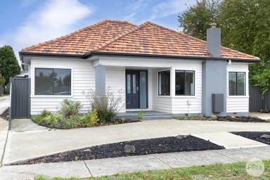 House For Sale - VIC - Redan - 3350 - Contemporary Comfort & Convenience In A Beautifully Renovated Townhouse (Image 2)