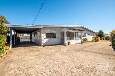 House For Sale - NSW - Guyra - 2365 - Comfort, Space & Convenience in the Heart of Guyra (Image 2)