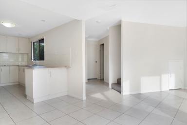 Unit For Lease - QLD - Newtown - 4350 - Stylish & Spacious Townhouse in Prime CBD-Fringe Location  (Image 2)