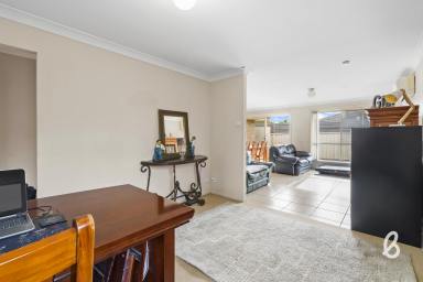 Duplex/Semi-detached For Sale - NSW - Singleton - 2330 - Free-Standing Three Bedroom Duplex  (Image 2)