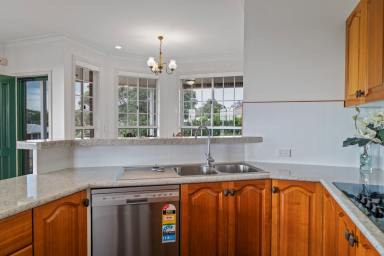 Unit For Lease - QLD - Centenary Heights - 4350 - Modern comfort in a quiet, convenient location!  (Image 2)