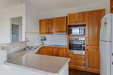 Unit For Lease - QLD - Centenary Heights - 4350 - Modern comfort in a quiet, convenient location!  (Image 2)