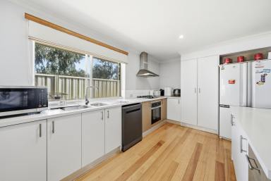House For Sale - WA - Lakelands - 6180 - LAKELANDS LIFESTYLE AWAITS!!  (Image 2)