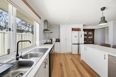 House For Sale - WA - Lakelands - 6180 - LAKELANDS LIFESTYLE AWAITS!!  (Image 2)