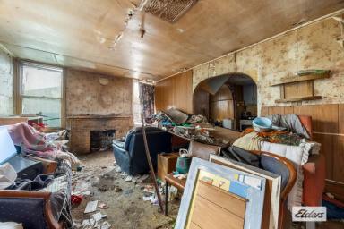 House Auction - VIC - Maroona - 3377 - Renovate or Detonate?  (Image 2)