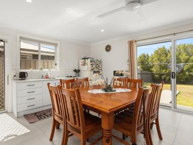 Studio For Lease - NSW - Old Bar - 2430 - MODERN STUDIO UNIT  (Image 2)