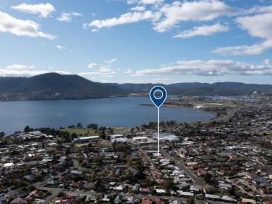 House For Sale - TAS - Montrose - 7010 - Spacious Four Bedroom Brick Family Home  (Image 2)