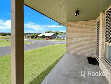 House For Sale - NSW - Inverell - 2360 - Well-Appointed Duplex with Strong Rental Returns  (Image 2)