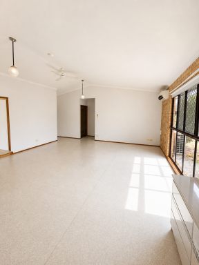 Unit For Lease - QLD - Emerald - 4720 - Low-Maintenance Living in Convenient  (Image 2)