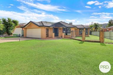 House For Sale - NSW - Glenroy - 2640 - VERSATILE FAMILY HOME WITH SHED  (Image 2)