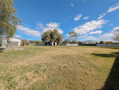 House For Sale - VIC - Boort - 3537 - Very Affordable - Huge Block.  (Image 2)