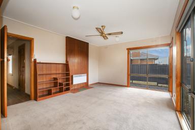 House Leased - VIC - Leongatha - 3953 - Charming Three-Bedroom Home  (Image 2)
