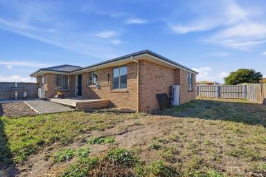 House For Lease - TAS - Bridgewater - 7030 - Comfortable Family Home in Convenient Location  (Image 2)