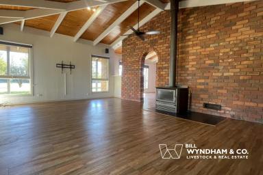 House For Lease - VIC - Bairnsdale - 3875 - Character Filled Family Home Near the Mitchell River  (Image 2)