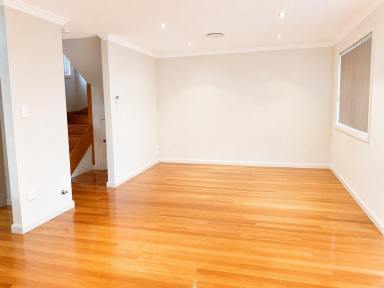 Townhouse For Lease - NSW - Coniston - 2500 - EXECUTIVE  3 BEDROOM TOWNHOUSE  (Image 2)