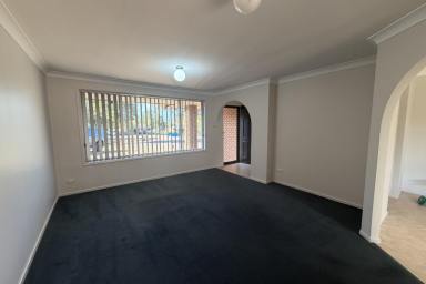 House For Lease - NSW - Raymond Terrace - 2324 - QUIET LOCATION IN LAKESIDE  (Image 2)