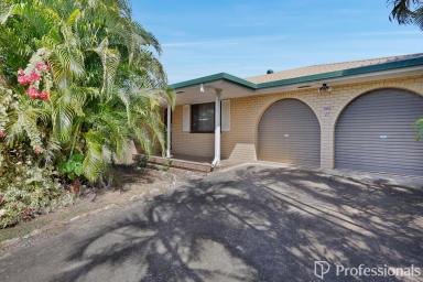 House For Sale - QLD - Blacks Beach - 4740 - Renovator's Delight - Large Family Home Near the Beach!  (Image 2)