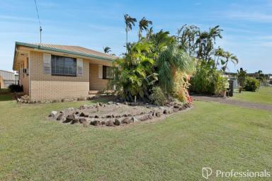 House For Sale - QLD - Blacks Beach - 4740 - Renovator's Delight - Large Family Home Near the Beach!  (Image 2)