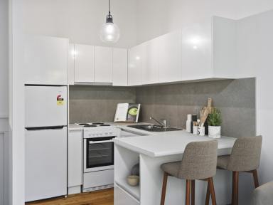 Unit For Sale - QLD - Rangeville - 4350 - Contemporary Split Level Unit Close to Picnic Point  (Image 2)