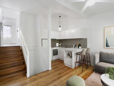 Unit For Sale - QLD - Rangeville - 4350 - Contemporary Split Level Unit Close to Picnic Point  (Image 2)