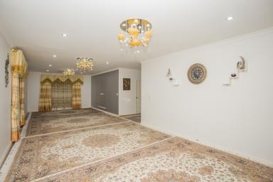 House For Sale - WA - Dayton - 6055 - ALL OFFERS PRESENTED  ON OR BEFORE FRIDAY 29 JUNE 2026 BY 4 PM   ( THE PALACE OF DAYTON }  (Image 2)