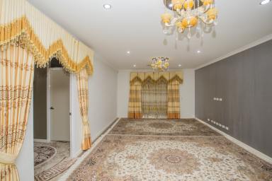 House For Sale - WA - Dayton - 6055 - ALL OFFERS PRESENTED  ON OR BEFORE FRIDAY 29 JUNE 2026 BY 4 PM   ( THE PALACE OF DAYTON }  (Image 2)