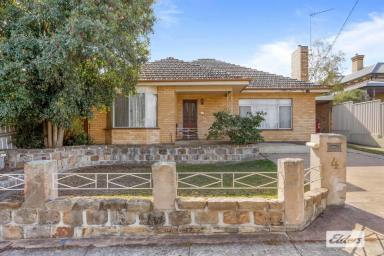 House For Sale - VIC - Stawell - 3380 - Spacious Family Home In The Right Location  (Image 2)