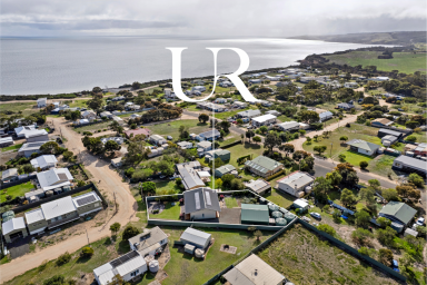 House For Sale - SA - Baudin Beach - 5222 - Immaculate Coastal Living with Exceptional Shedding  (Image 2)