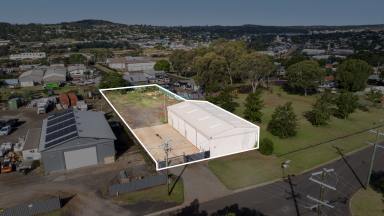 Industrial/Warehouse For Lease - QLD - Rockville - 4350 - Large Shed Close to City Center (Image 2)