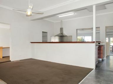 House For Sale - VIC - Bairnsdale - 3875 - BIG FAMILY HOME AWAITING IT'S NEXT CHAPTER  (Image 2)