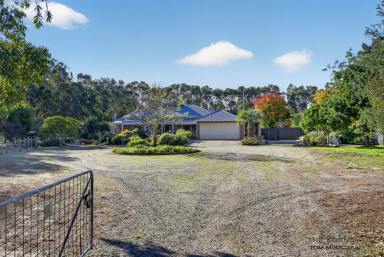 House For Sale - WA - Oakford - 6121 - A Stunning Country Lifestyle on 2 Hectares  (Image 2)
