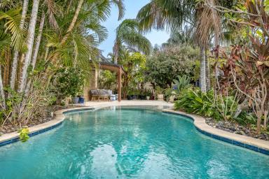 House For Sale - WA - Iluka - 6028 - TROPICAL RESORT WITH A DOWN SOUTH VIBE!  (Image 2)