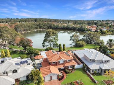 House For Sale - WA - Ballajura - 6066 - Stunning Timeless Lakefront Home on 1008sqm just 12km from the Perth City.  (Image 2)