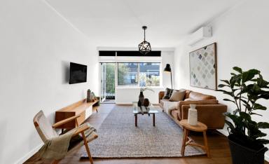 Unit For Sale - VIC - Elsternwick - 3185 - Beautifully Renovated, Perfectly Positioned  (Image 2)
