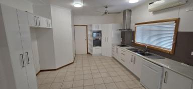 House For Sale - QLD - Ingham - 4850 - FAMILY HOME IN GREAT AREA OF TOWN!  (Image 2)