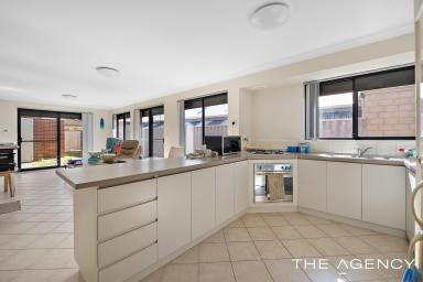 House For Sale - WA - Rockingham - 6168 - CALLING INVESTORS; DOWNSIZERS: WHAT AN OPPORTUNITY  (Image 2)