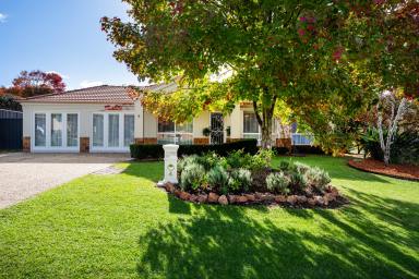 House For Sale - NSW - East Albury - 2640 - Fully Refurbished Family Living in the Prestigious Eastern View Estate  (Image 2)
