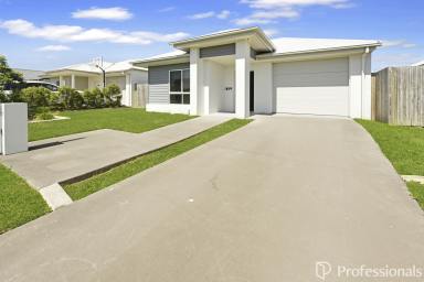 House For Sale - QLD - Blacks Beach - 4740 - NDIS-Approved Coastal Living - Versatile 3-Bedroom Home in Blacks Beach!  (Image 2)