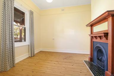 House For Lease - NSW - East Albury - 2640 - CLASSIC RED BRICK ELEGANCE!  (Image 2)