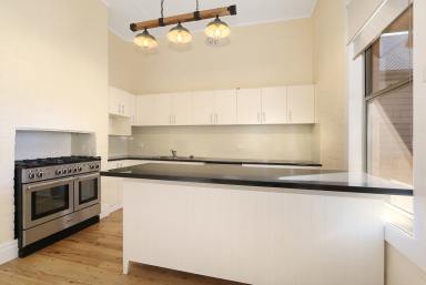 House For Lease - NSW - East Albury - 2640 - CLASSIC RED BRICK ELEGANCE!  (Image 2)