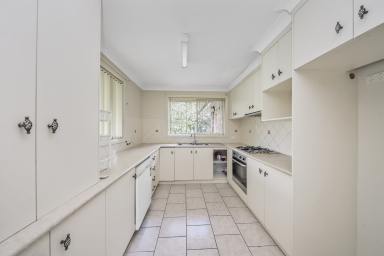 House For Sale - NSW - Adelong - 2729 - Brick Beauty!  (Image 2)