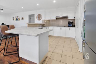 House For Sale - NSW - Singleton - 2330 - Six Bedroom Family Home in a Quiet Hunterview Location  (Image 2)