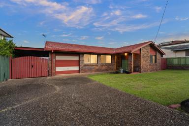 House For Sale - QLD - Everton Hills - 4053 - Skyline Living with Uninterrupted City Views!  (Image 2)